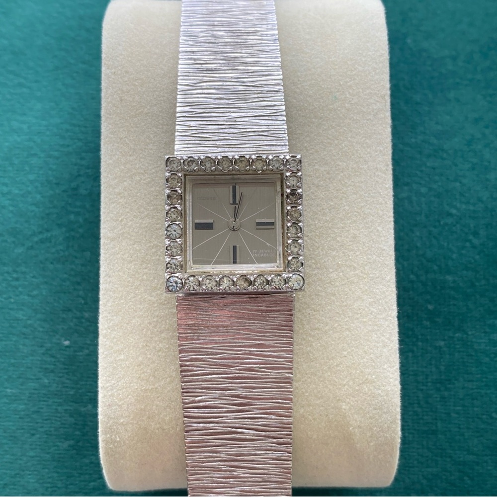 Vintage Clowes 17 Jewel Incabloc Mechanical Swiss Watch.